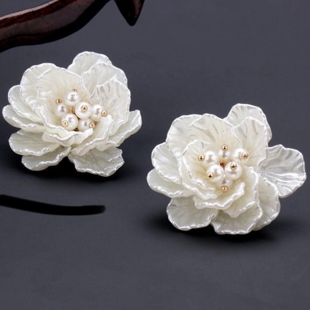 Boho Flower Simulated Pearl Stud Earring Acrylic White big flower Earrings new